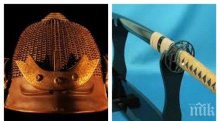 путин подари японския премиер меч получи самурайски шлем