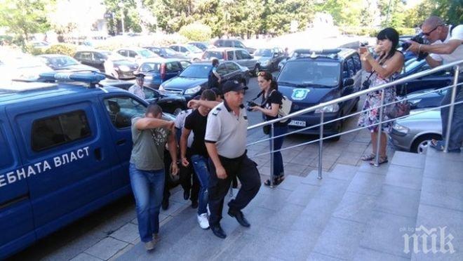 Автоджамбазин заведе жена си и детето на море и разби 11 коли