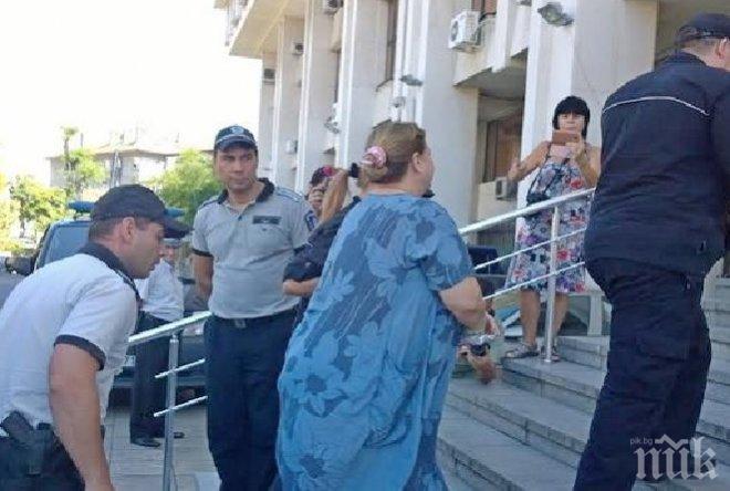 Екшън в съда! Учителката, която умори мъжа си, подлуди магистратите
