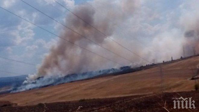 Над 60 военни от Сухопътните гасят пожарите в общините Гълъбово и Тополовград