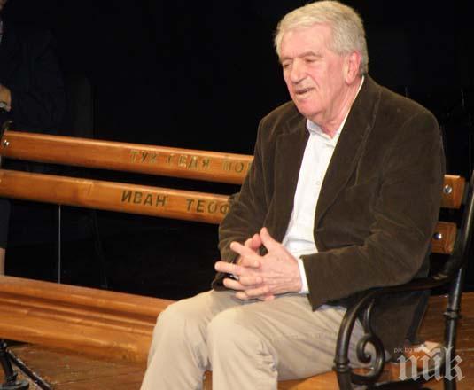 Писателят Иван Теофилов грабва наградата Аполон Токсофорос на Аполония 2016 