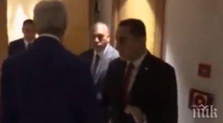 скандал гард египетският президент обискира джон кери забрани снима телефона видео