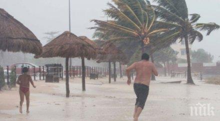 проливни дъждове наводниха акапулко събудиха свлачища