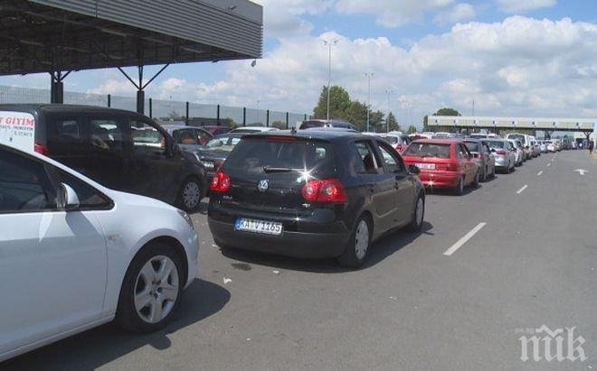 Кошмарът продължава: 3 километра колона на Капитан Андреево!