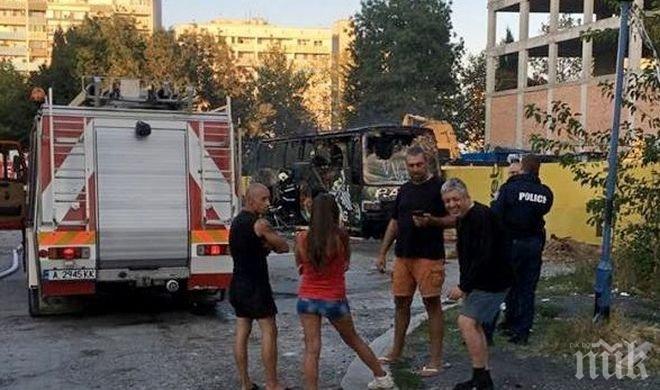 Извънредно! Автобус пламна в центъра в Бургас