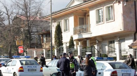 похитителите лара 100 чужденци