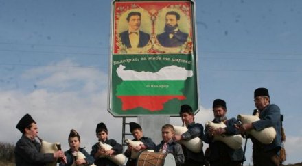 калоферци искат патриарх неофит канонизира левски ботев светци