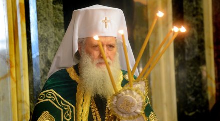 четири фирми ремонтират спешно покоите патриарх неофит