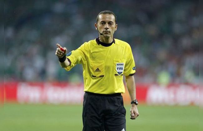 Последните 5 картона на Чакър са срещу футболисти, играещи в Англия