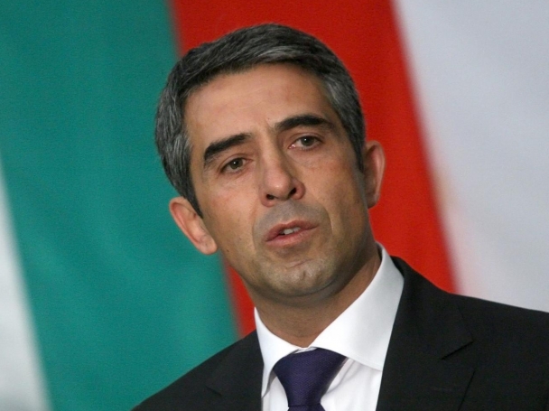 С държавни пари срещу държавния глава