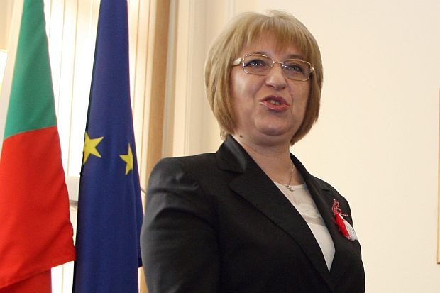 Цецка преназначава ударно верните си хора в парламента