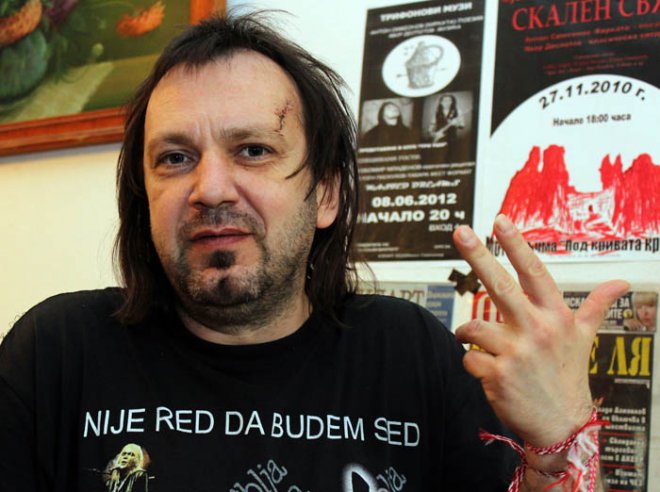 Имам 16 белега по главата след Орлов мост