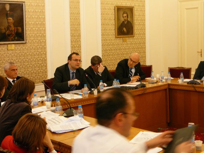 Депутатите намалиха звука на рекламите