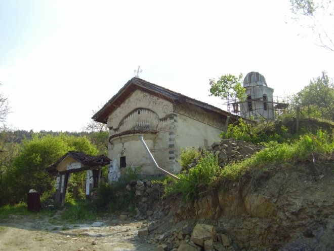 Рухна покрив на средновековна черква, паметник на културата