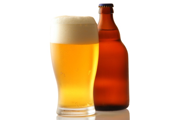 Футболист на Селта си пийва биричка на резервната скамейка