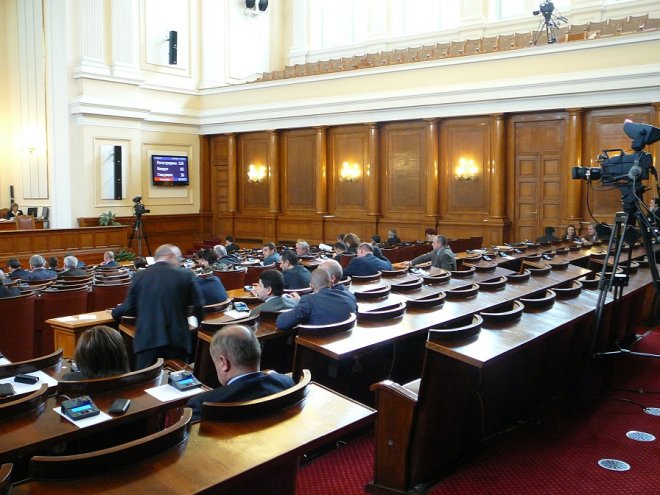 Депутатите хвърлиха в кошчето новия образователен закон