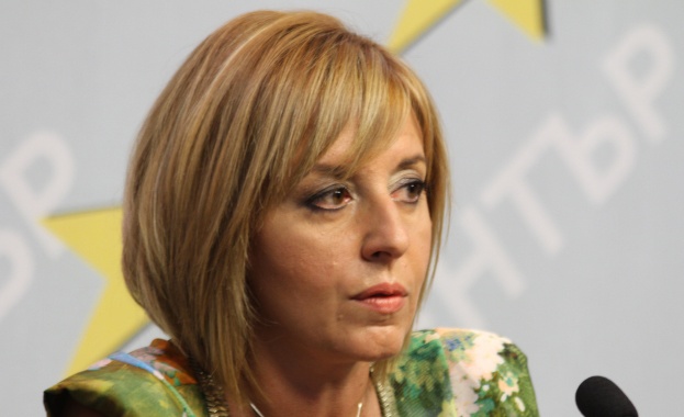 Мая Манолова: Лобитата в ГЕРБ се бият, Плевнелиев да внимава