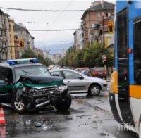 Трамвай удари джип с полски офицери от 