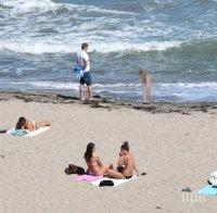 Облаци и дъжд на запад, слънце по морето