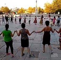 ПРОТЕСТ! Вижте мълчаливото хоро в центъра на Пловдив (ВИДЕО)