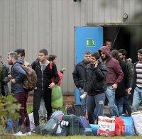 17 бежанци са били открити в Австрия натъпкани в микробус