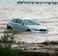 Хаос в Гърция! 4 души загинаха в адските наводнения