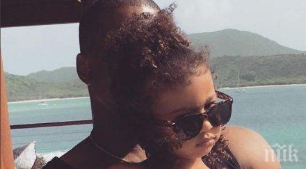 разточителство щерката ким кардашиян фръцка чанта 2000