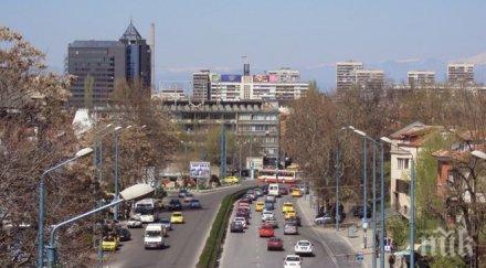 мъж обикаля пловдив легнал велосипед снимки