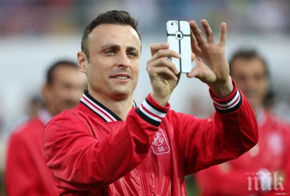 Трансферна сага! 3 английски клуба си подмятат Бербо 