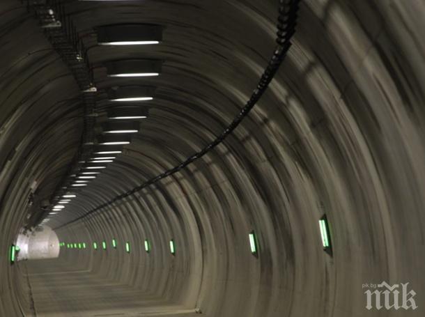 Камион аварира в тунел Витиня