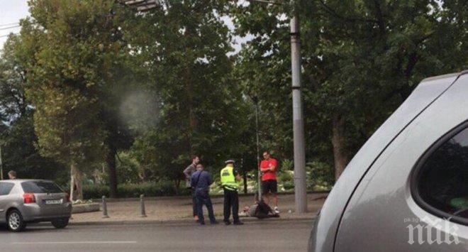 ПЪРВО В ПИК! Кръв и ужас в центъра на София - бутнаха мъж до Софийския университет (СНИМКИ) 