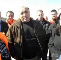 Премиер и депутати цопнати в простотията „Агромах“