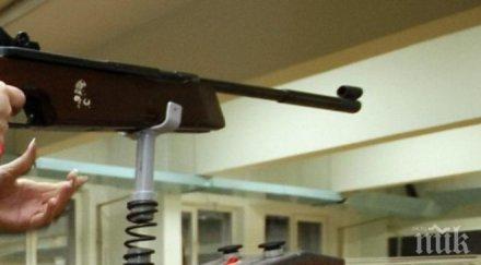 първия звънец банда ученици варна открадна оръжие учебно заведение