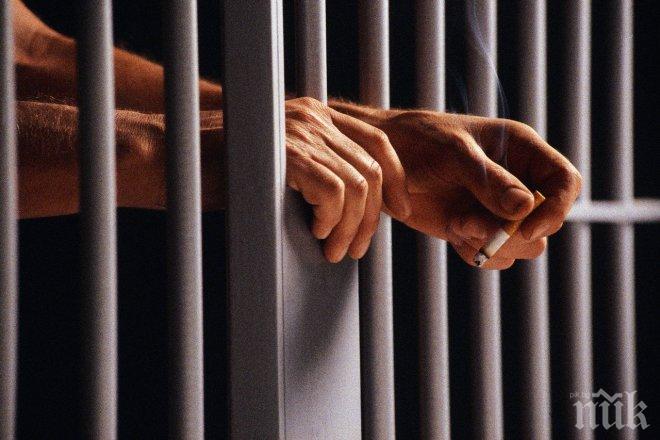 УНИКУМ! Пенсионер се направи на банков обирджия, за да живее в затвора, а не с жена си