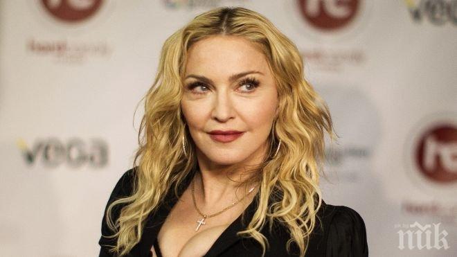 Край на съдебната сага! Мадона загуби попечителството над сина си