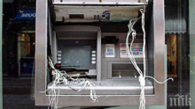Пишман крадци изоставиха банкомат, пълен с пари, БВМ-то им не могло да го изтегли 