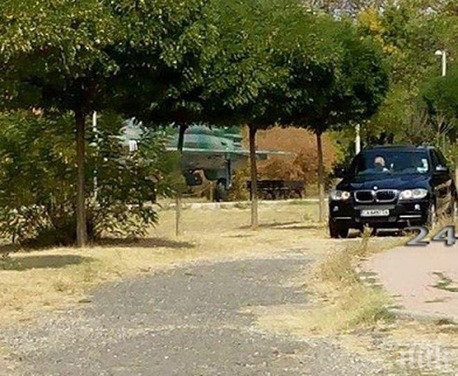 Над закона: Софийски джип препуска по алеите на парк в Кърджали