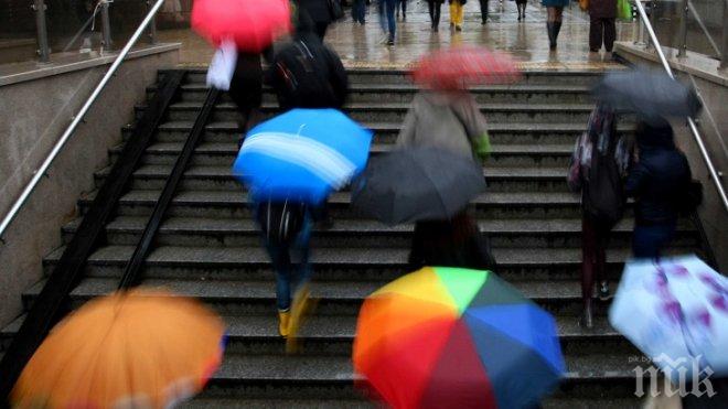 Дъждът продължава да вали в Западна България, температурите остават между 25° и 30°