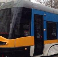 Трамвай удари кола в София, един човек е пострадал!