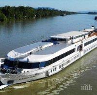 Пиян капитан блъсна в брега плаващ по Дунав туристически кораб 