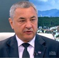 Валери Симеонов разкри колко мигранти има в България