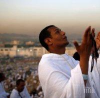 Саудитска Арабия пусна тв канал за Иран - да гледат хаджа в Мека!