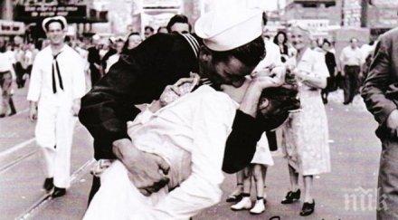 отиде героинята снимката целувка таймс скуеър