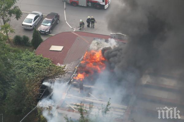 Пожар избухна в пицария в столичния квартал Дружба (СНИМКИ)