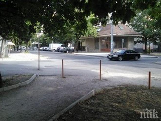 Ужас! Мощни коли фучат около детски колички на нерегулирано кръстовище