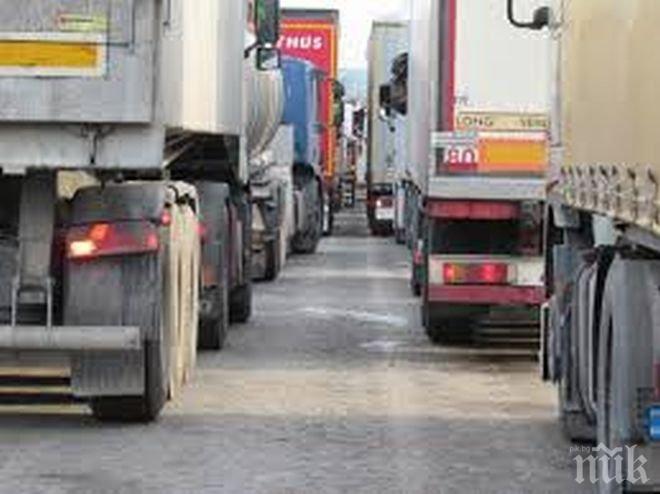 Ужас! Огромна опашка изнервя шофьорите на Дунав мост 2” на излизане от страната