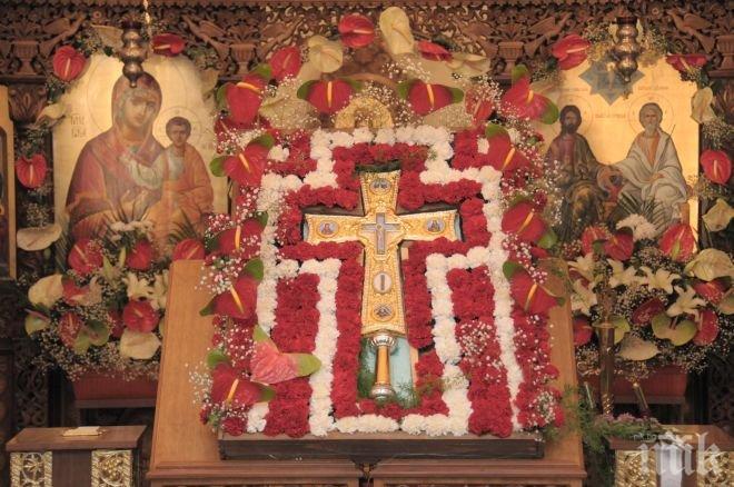 Скоро е Кръстовден! В нощта срещу празника Господ слиза на земята и изпълнява всяко желание!