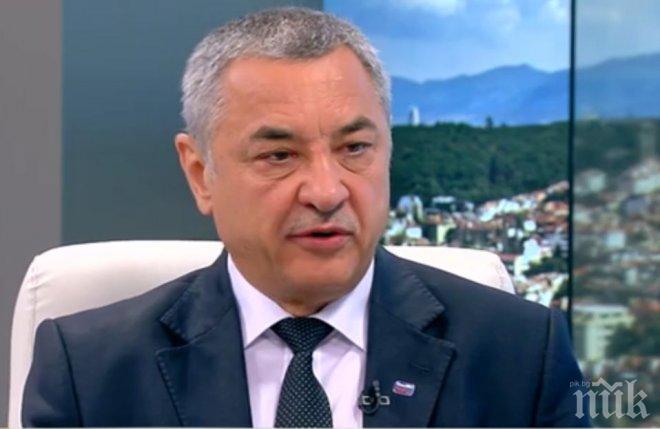 Валери Симеонов разкри колко мигранти има в България