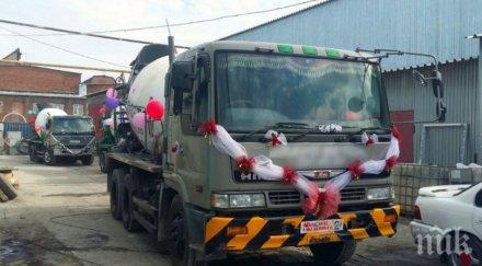 уникален сватбен кортеж младоженец яхна бетоновоз потегли любимата снимки