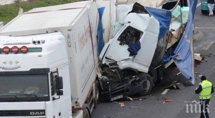 два камиона врязаха челно пътя казанлък стара загора